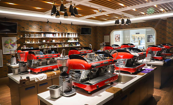 杭州歐米奇西點(diǎn)培訓(xùn)學(xué)校 調(diào)酒師培訓(xùn)